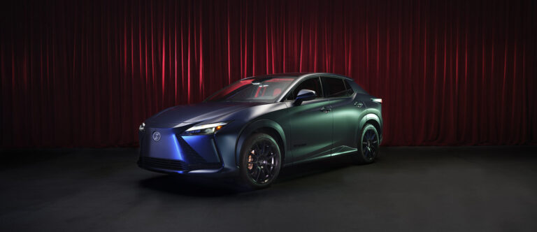 Lexus crea el RZ “Blue In Green Edition”: un eléctrico inspirado en Miles Davis y reinterpretado por Laufey