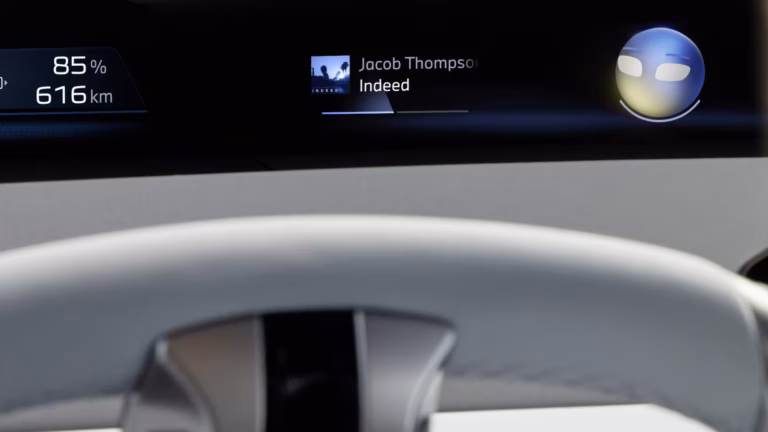 La IA de voz en los autos evoluciona: de simples comandos a asistentes personales inteligentes