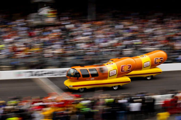 La segunda edición de la Wienie 500 vuelve a robarse el show en el Carb Day de Indianápolis