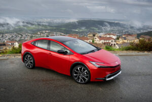 Toyota Prius Híbrido Enchufable 2027: hasta 71 km de autonomía eléctrica y 220 hp
