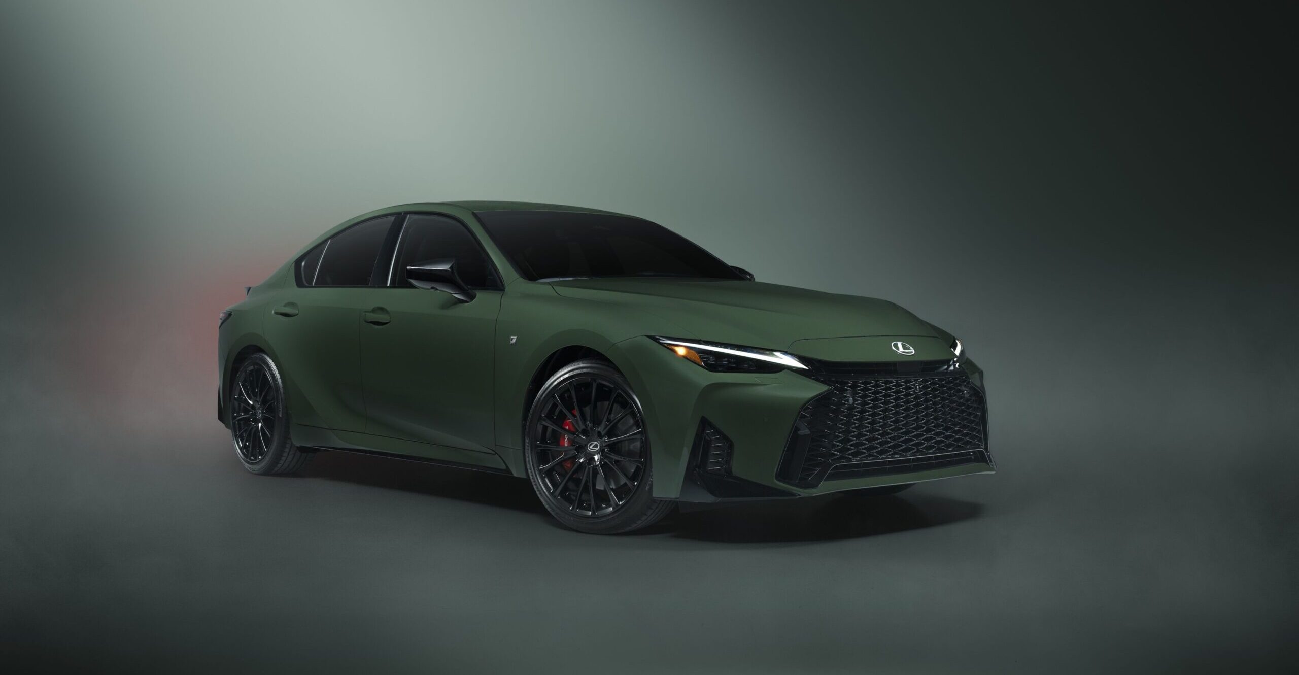 Lexus IS 2027 estrena edición especial limitada a 350 unidades