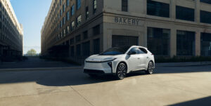 Toyota presenta el bZ 2027 con hasta 505 km de autonomía y sistema de carga NACS