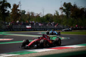Ferrari empieza Monza con el pie derecho: Leclerc lidera un 1-2 que ilusiona a los tifosi