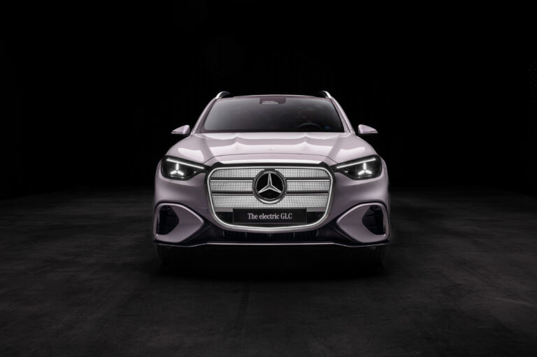 Mercedes convierte al GLC en su nuevo laboratorio eléctrico: IA, 483 CV y una computadora sobre ruedas