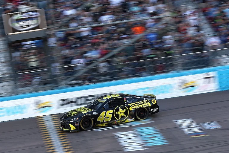 Toyota conquista el título de constructores de NASCAR Cup Series en Phoenix