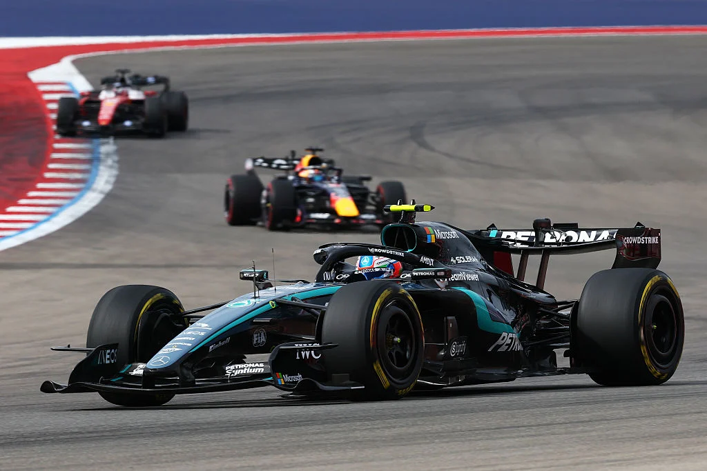 Kimi Antonelli gana el GP de Estados Unidos y se acerca al título; Verstappen termina tercero