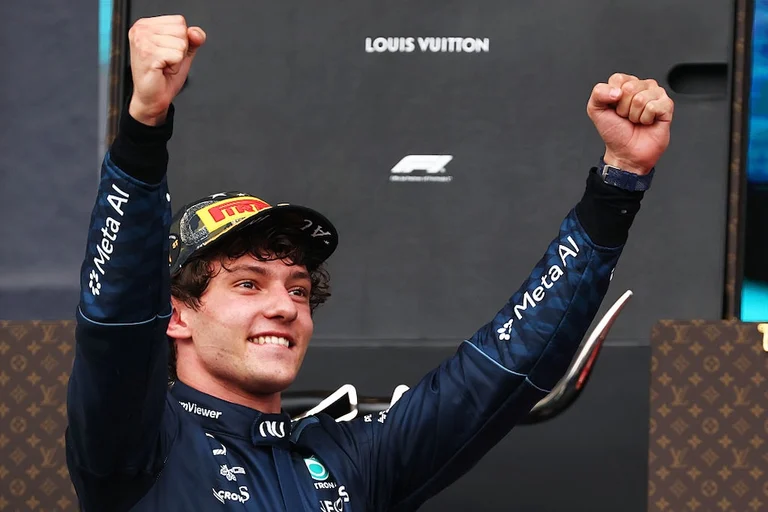 Kimi Antonelli gana el GP de Estados Unidos y se acerca al título; Verstappen termina tercero