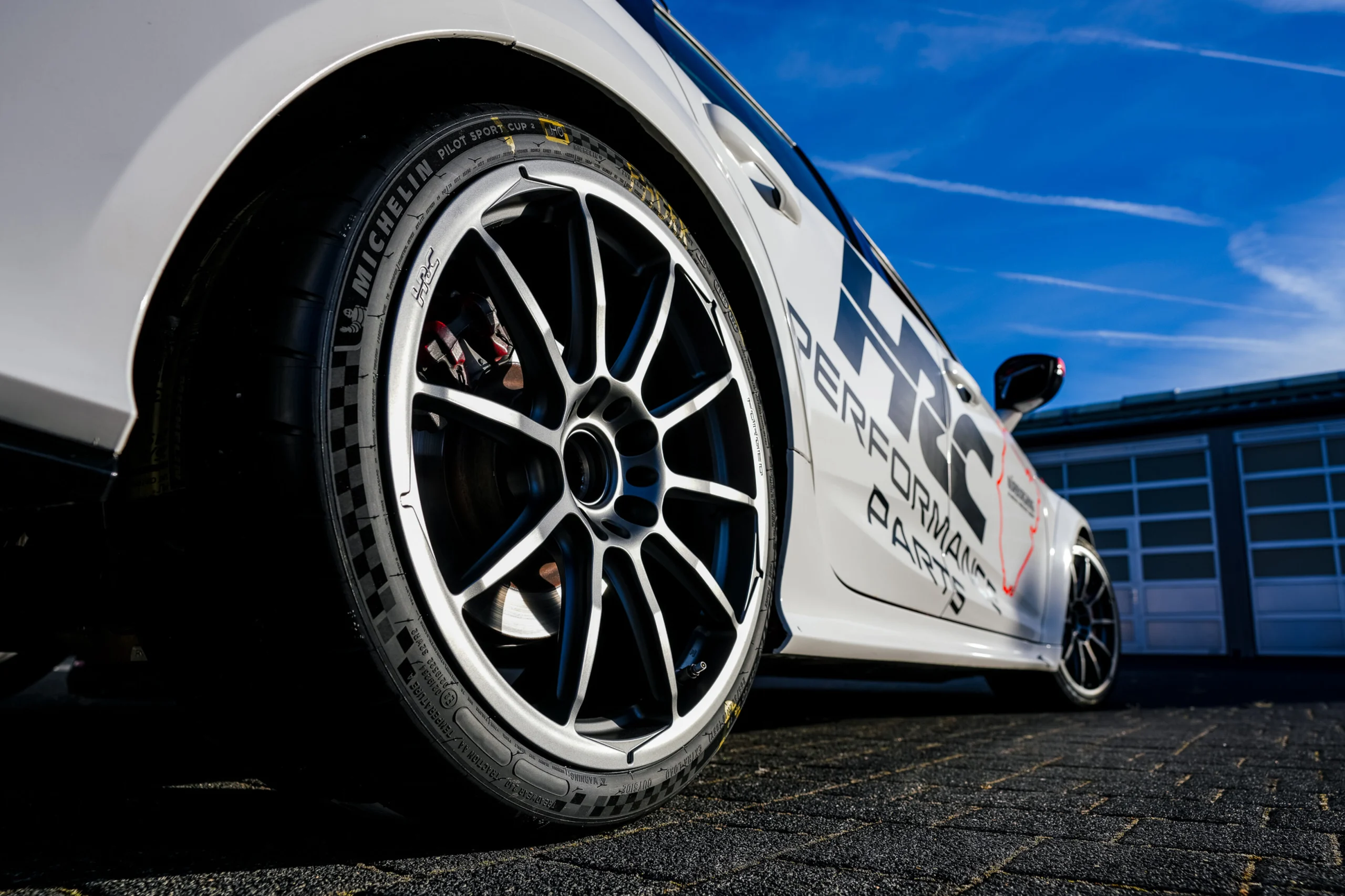 Rin forjado de 19 pulgadas de HRC Performance Parts para el Honda Civic Type R, con diseño de radios finos