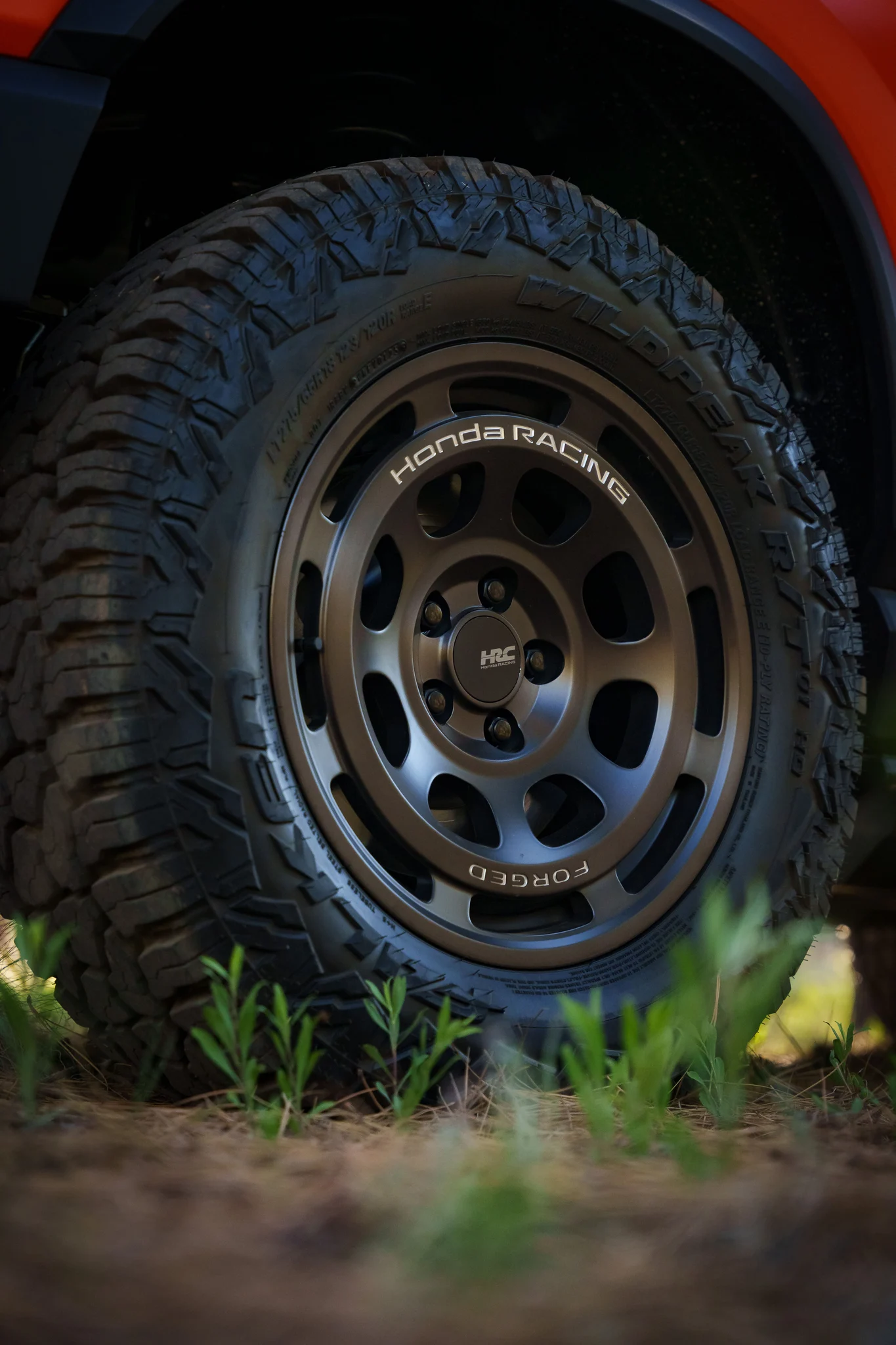 Rin todoterreno forjado de HRC Performance Parts en acabado Techna Bronze para el Honda Passport