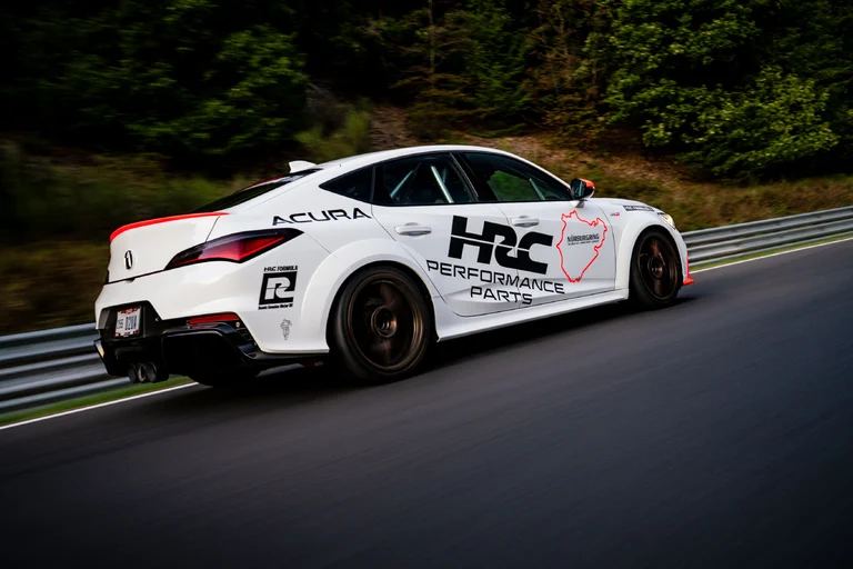 Acura Integra Type S en una curva del Nürburgring durante las pruebas de las HRC Performance Parts