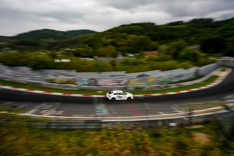Acura Integra Type S con el escape de HRC Performance Parts en pruebas en el Nürburgring