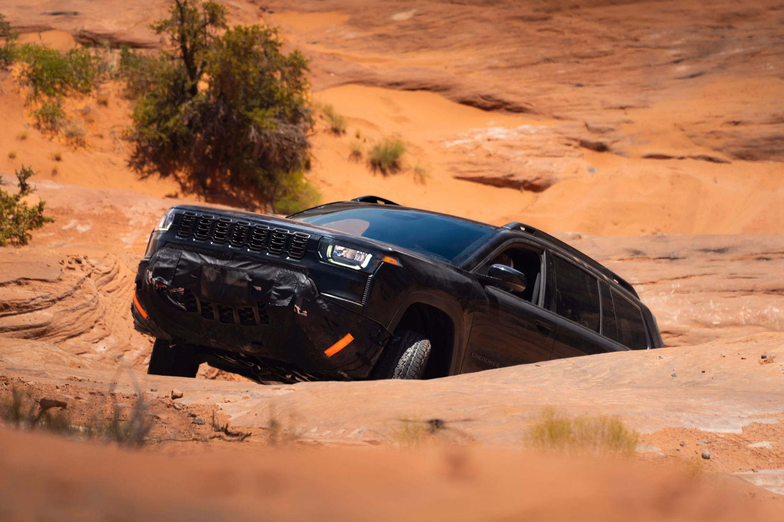 Jeep Cherokee 2027: llega el Trailhawk y se amplía la gama del SUV híbrido