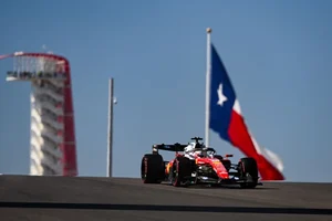 Ferrari marca el ritmo en Austin: Leclerc lidera la FP2 del GP de Estados Unidos por apenas 42 milésimas
