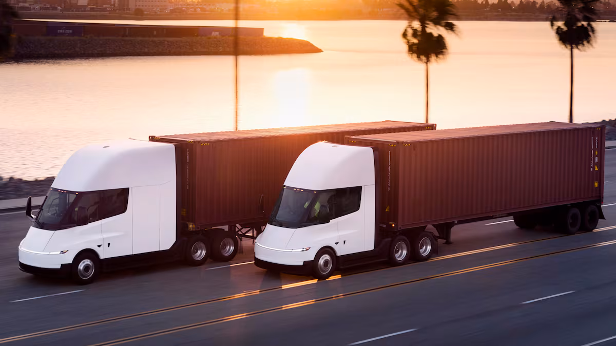 Tesla inaugura una nueva fábrica del Semi y recibe un pedido de 2.500 camiones eléctricos
