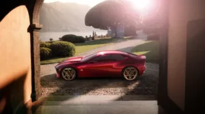 Alfa Romeo Cuorerosso estacionado frente a un lago, visto de perfil desde un arco de piedra