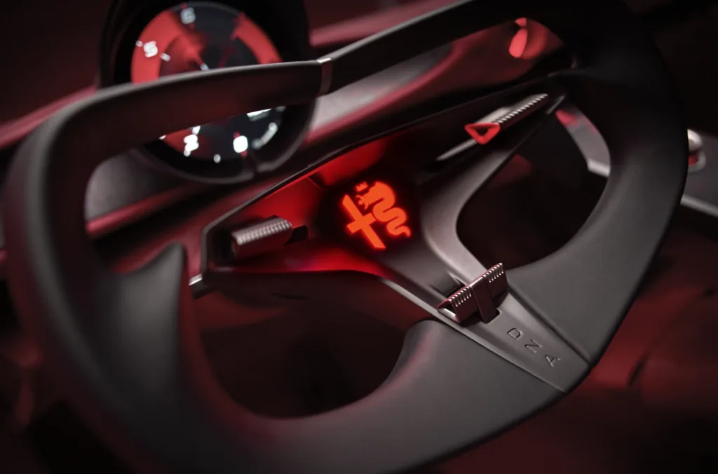Volante de tres radios del Alfa Romeo Cuorerosso, con el Biscione iluminado en rojo