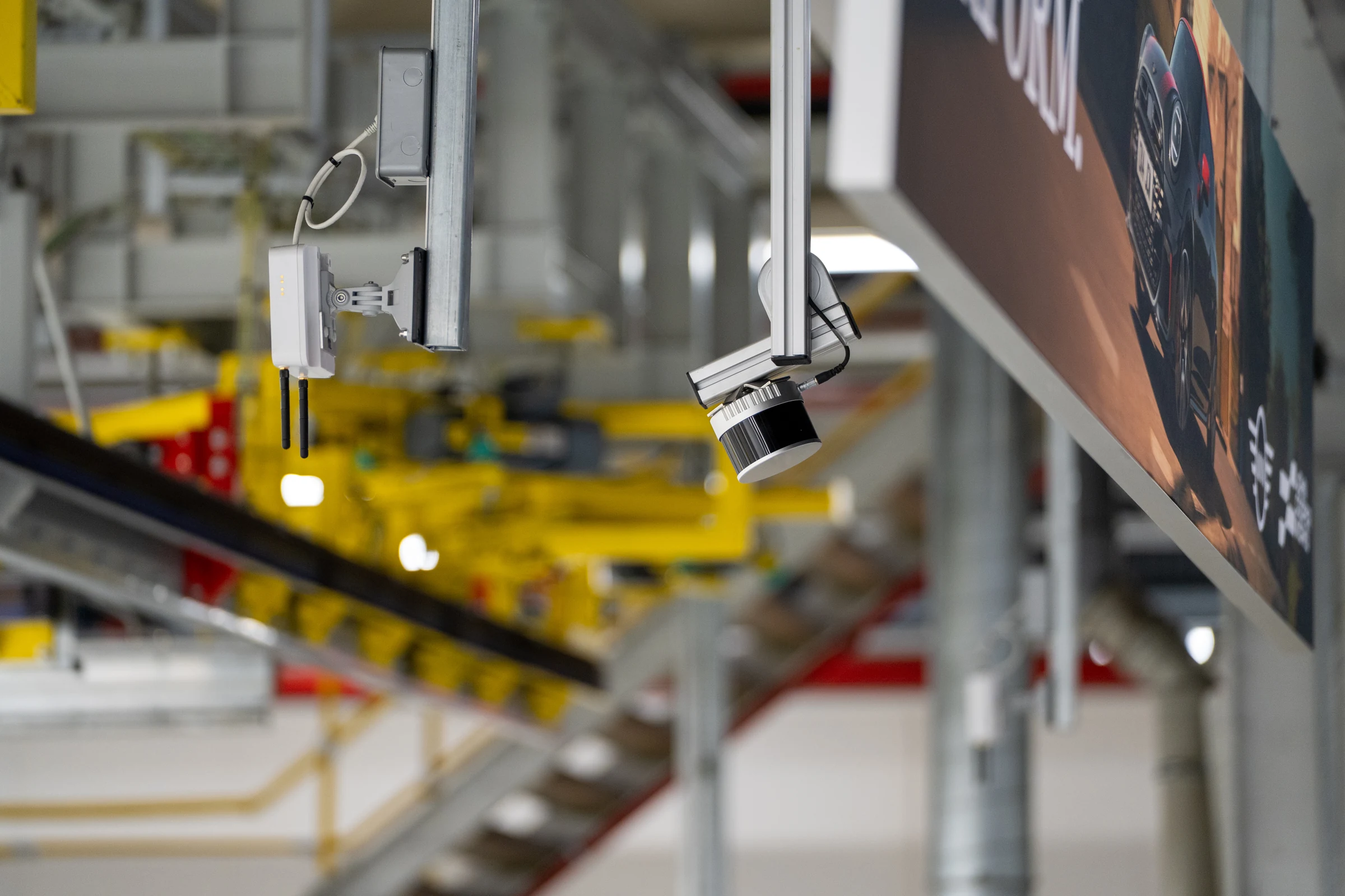 Sensores de la conducción automatizada de BMW instalados en una estructura del techo de la planta de MINI en Oxford