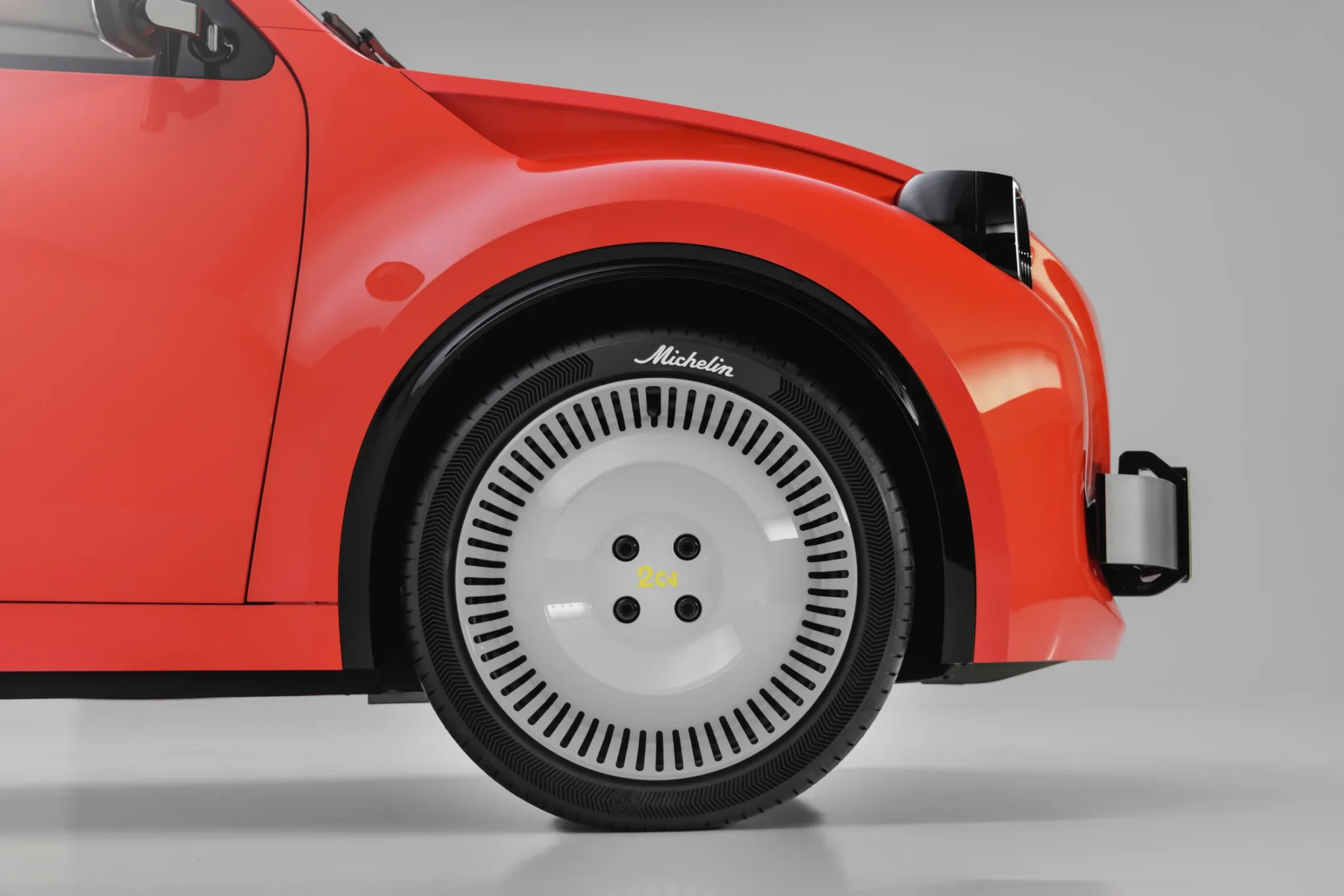 Llanta de acero con el neumático Michelin del Citroën 2 CV Concept