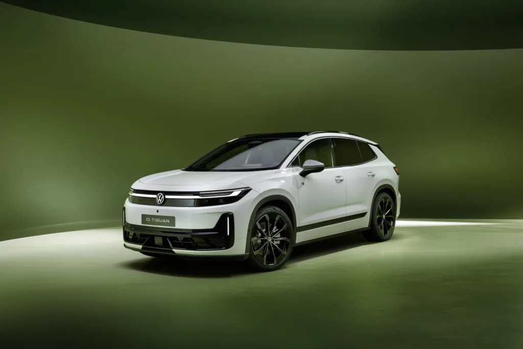 Volkswagen ID. Tiguan Glacier White, vista frontal tres cuartos