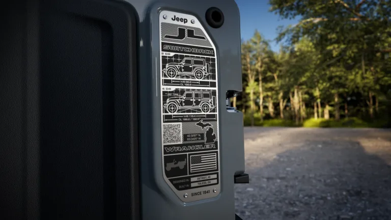 Placa del portón trasero del Jeep Wrangler Switchback con ilustraciones tipo plano técnico