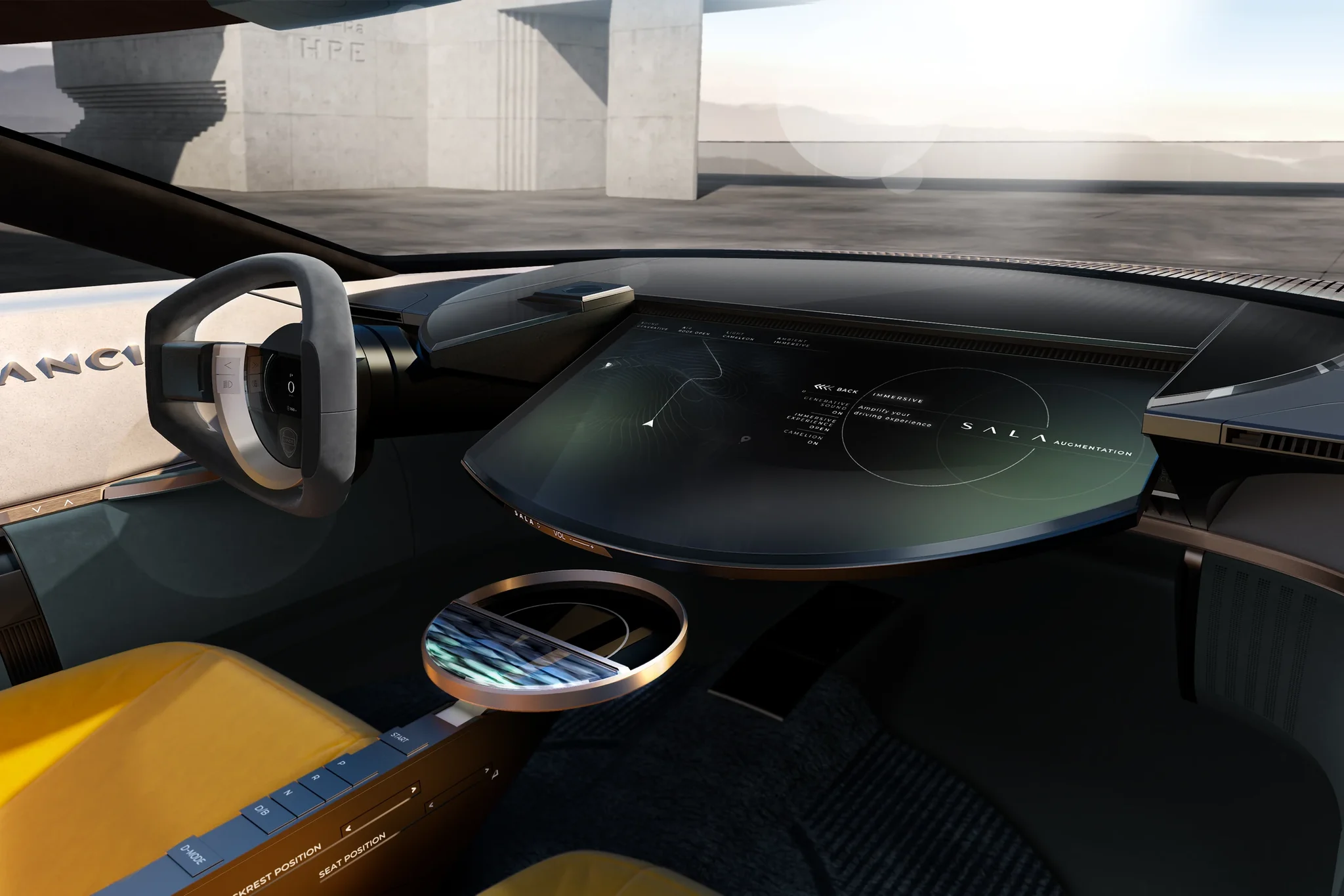 Interior de un concepto de Lancia, con volante redondo, pantalla panorámica y asientos amarillos