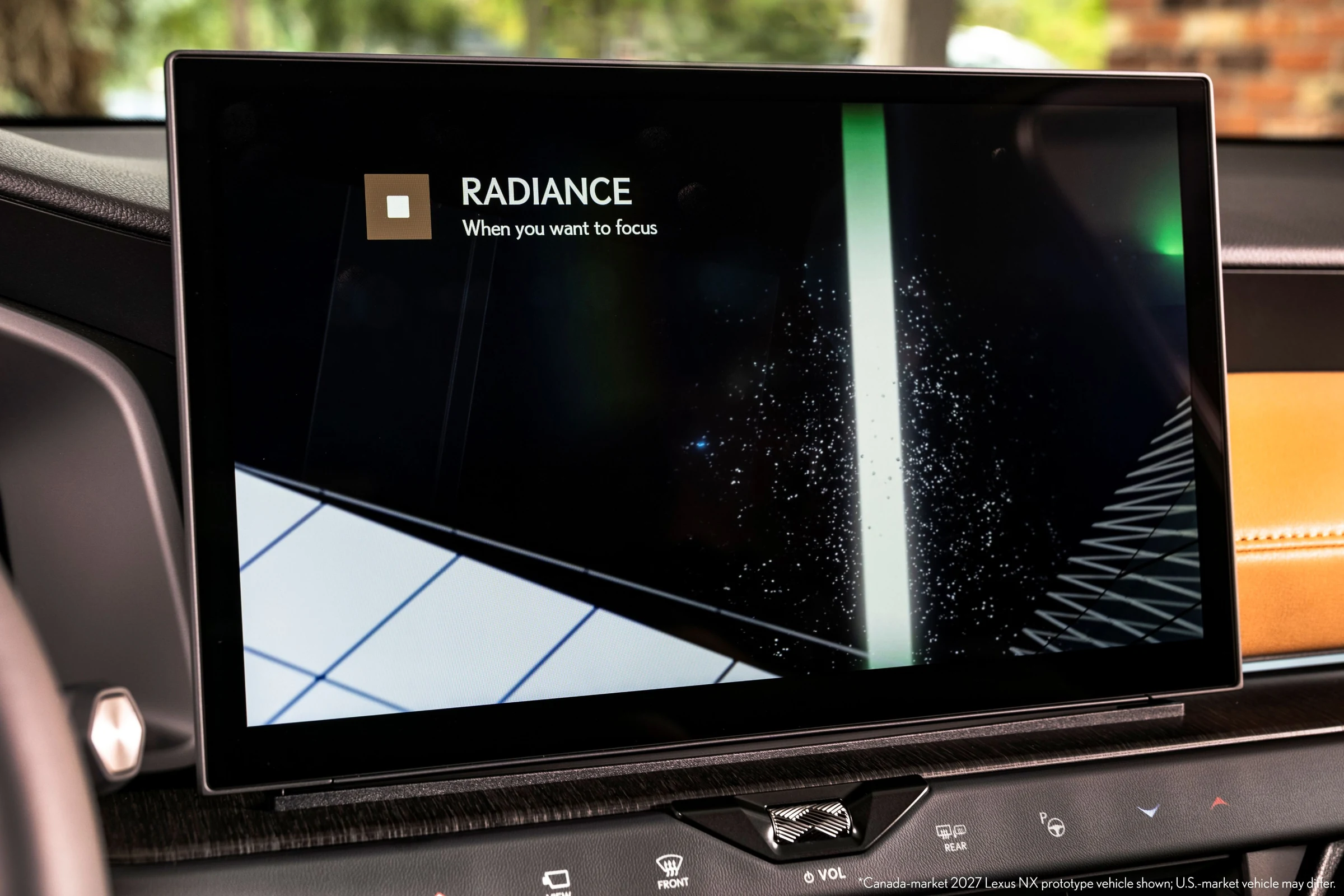 Pantalla táctil del Lexus NX 2027 mostrando el modo RADIANCE del sistema Sensory Concierge
