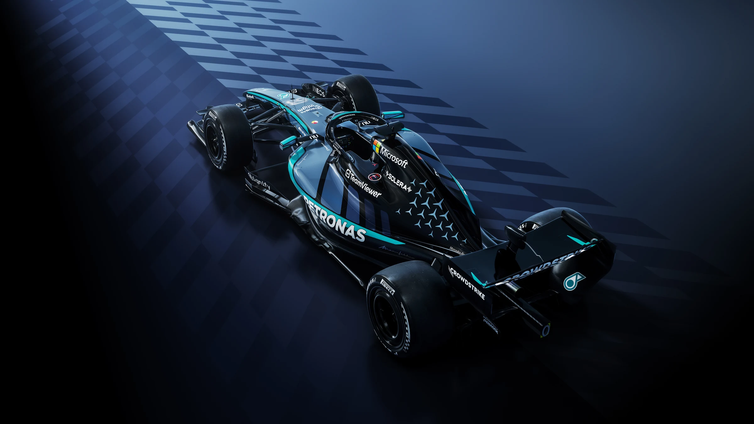 Mercedes W17 visto desde arriba y desde atrás, con el alerón trasero y los detalles azules del livery