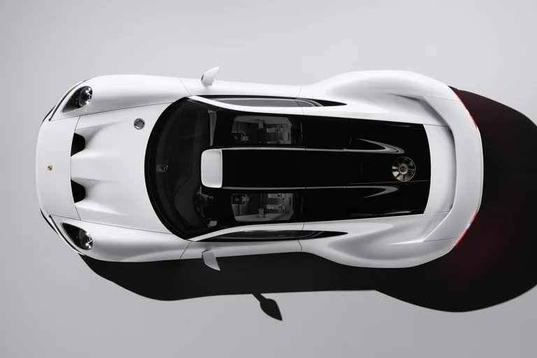 Porsche Mission S visto desde arriba, con el techo oscuro, el capó delantero y las llantas