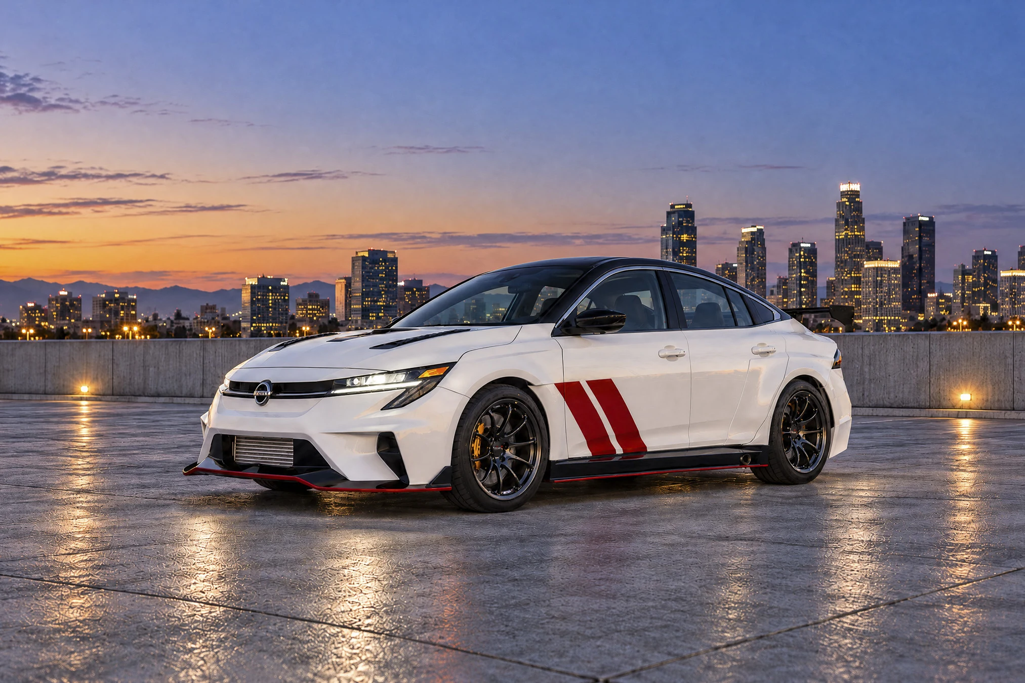 Nissan Sentra Spec-V concept de tres cuartos frontales al atardecer, con el horizonte de la ciudad de fondo