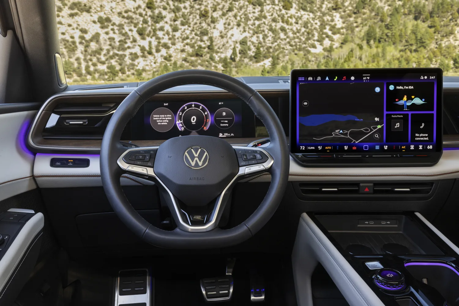 Puesto de conducción del Volkswagen Atlas 2027: volante, cuadro digital y pantalla central